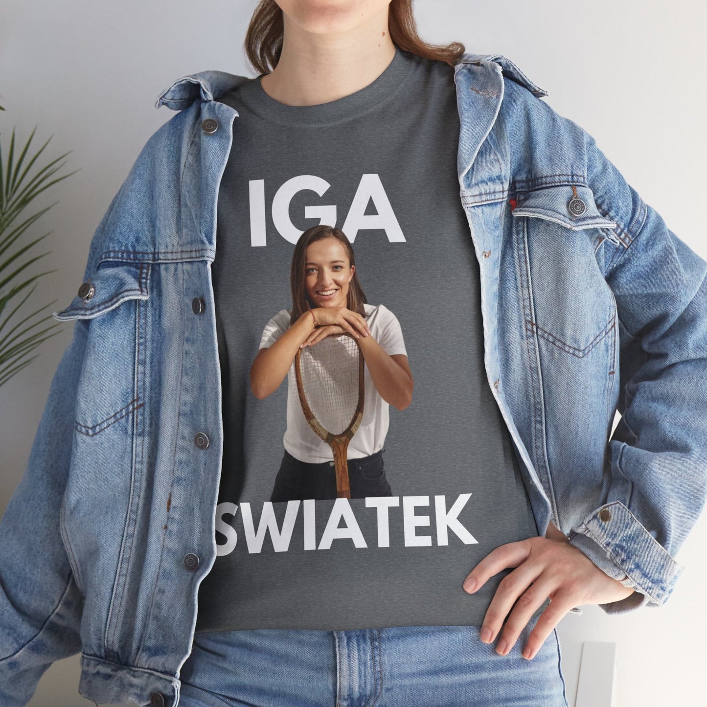 IGA SWIATEK 2 - Tennis Basic Tee