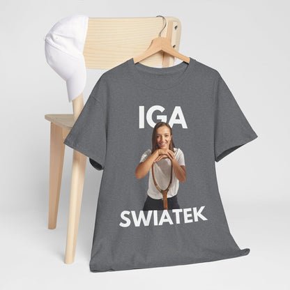 IGA SWIATEK 2 - Tennis Basic Tee