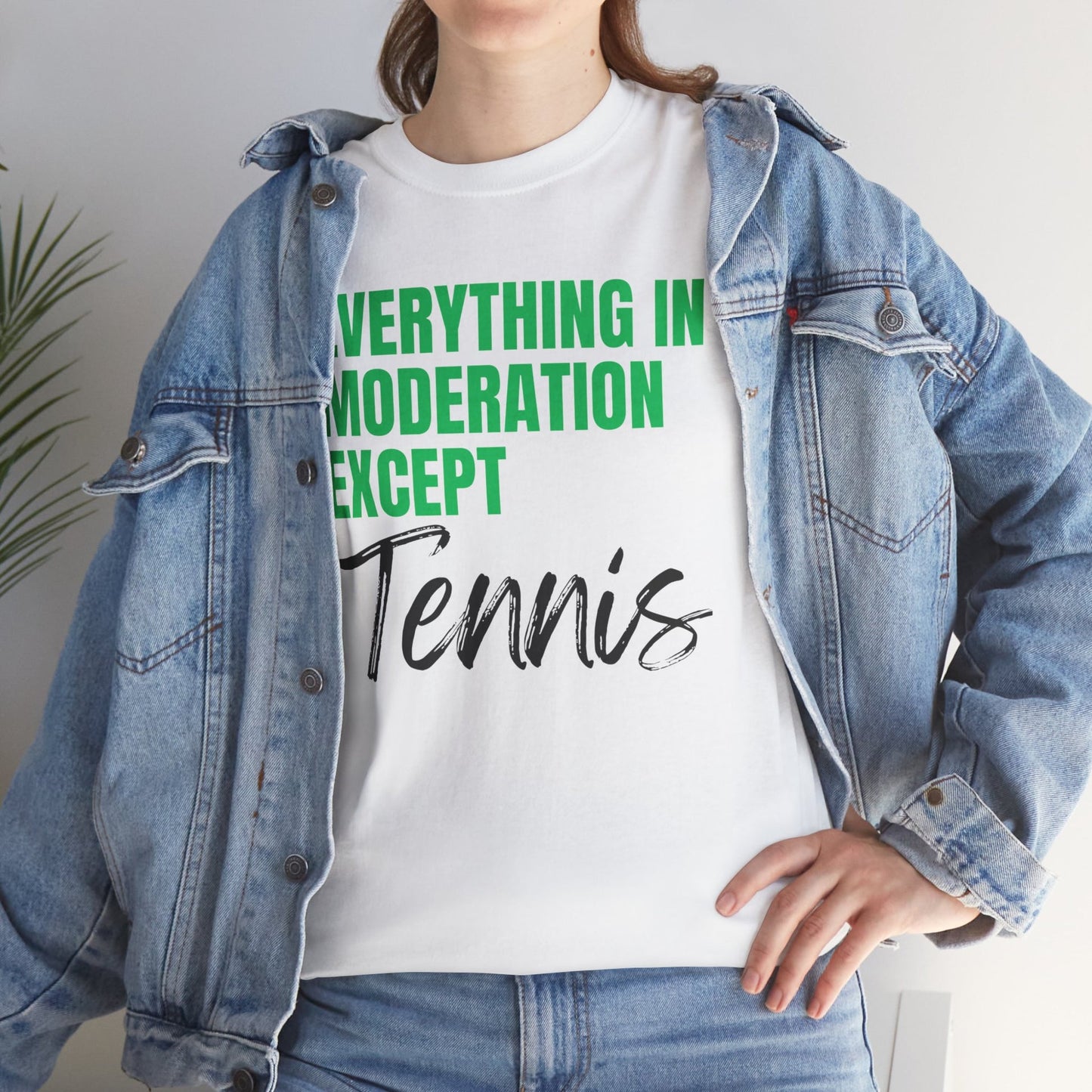 MODERATION - Tennis Basic Tee