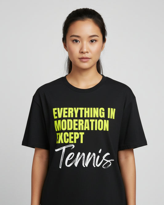 MODERATION - Tennis Basic Tee